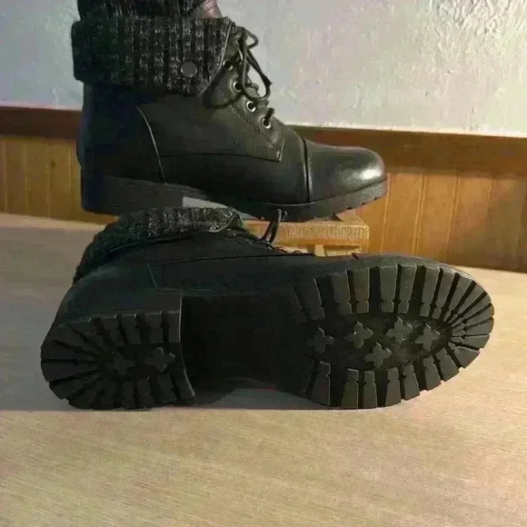 Jessica Cline Black Faux Leather “Karson” booties - Picture 5 of 6